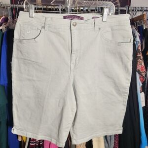 Gloria Vanderbilt Light Gray Denim Shorts